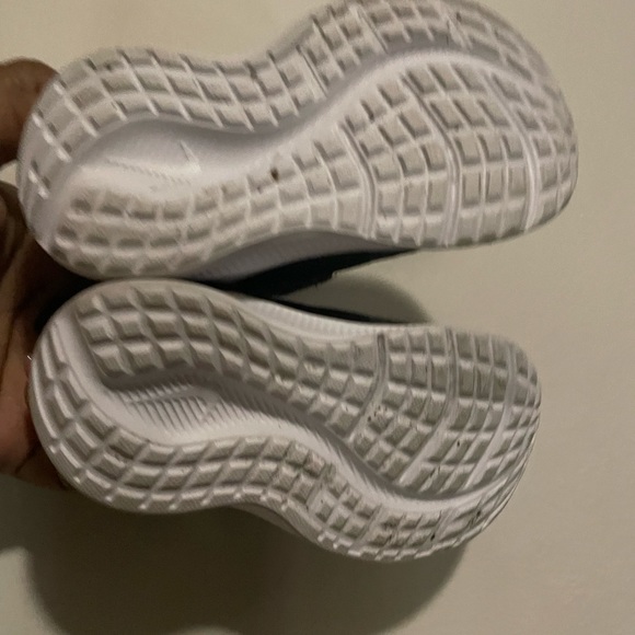 NIKE Revolution 5 Toddler Sneakers SIZE 5 - Picture 2 of 2